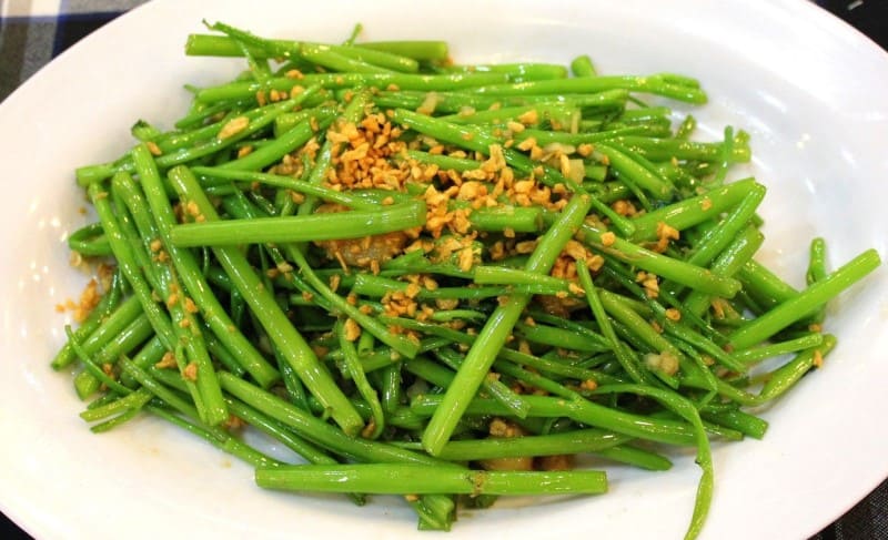 Rau muống và thịt bò là những nguyên nhân gây sẹo thâm, sẹo lồi trên vết thương hở
