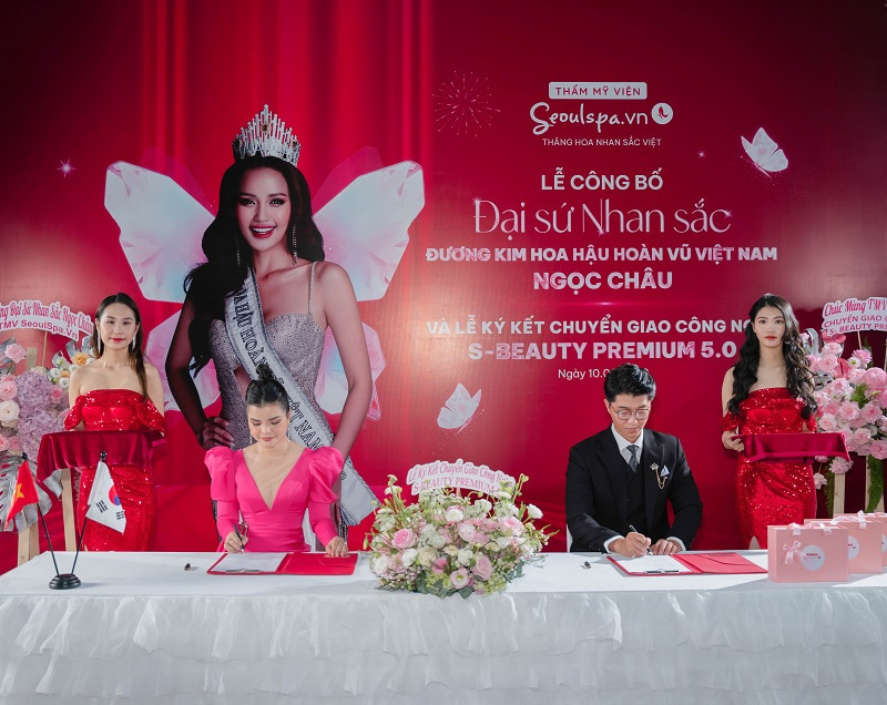 Bà Huỳnh Thị Như Lam ký kết chuyển giao công nghệ S-Beauty Premium 5.0 cùng đại diện phía Hàn Quốc