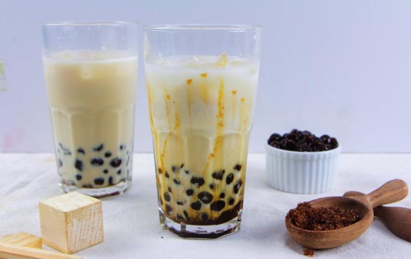 Bạn nên thưởng thức sữa tươi trân châu đường đen hợp lý