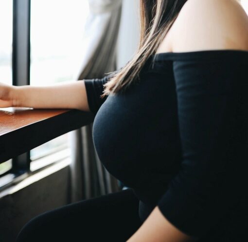 Luyện tập chống đẩy thường xuyên là cách giúp giảm kích thước vòng 1 hiệu quả