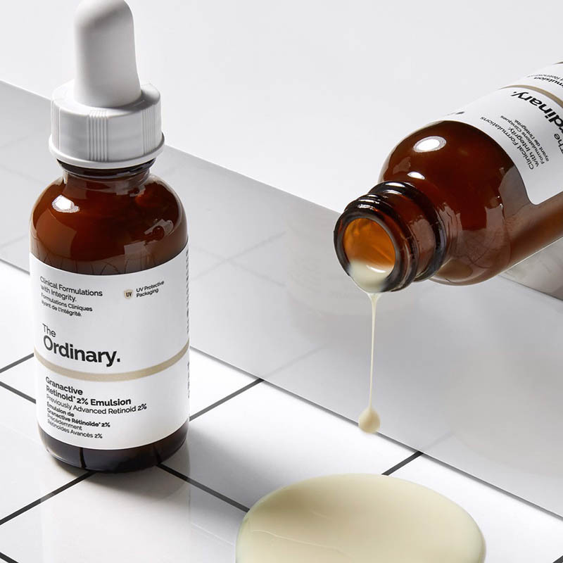 Các sản phẩm chứa Retinoid cũng hỗ trợ gom và đẩy nhân mụn lên nhanh chóng