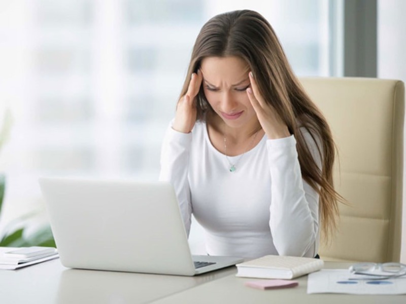 Chị em không nên tiếp xúc với thiết bị điện tử trong thời gian dài