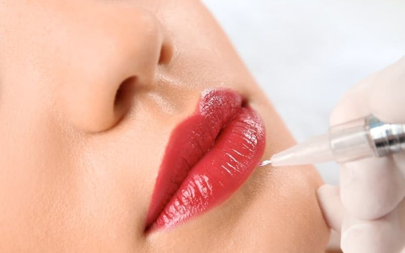 Top 20+ Son Đỏ Cherry Hợp Với Da Nào Phun môi màu đỏ cherry - Nét đẹp thời thượng | Kiến thức phun xăm 22 Phun môi màu đỏ cherry phù hợp với độ tuổi từ 20 đến 35 tuổi