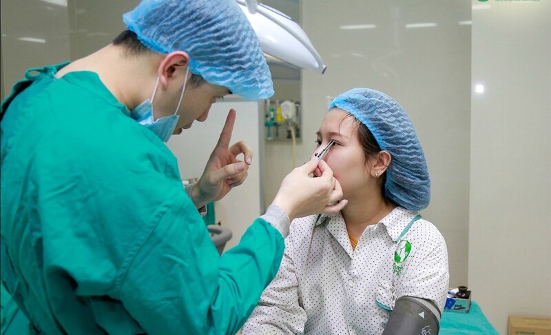 Trình độ bác sĩ quyết định đến kết quả thẩm mỹ cắt mí mắt