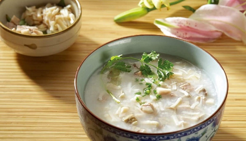 Bạn nên ăn các món cháo, súp thanh đạm sẽ tốt hơn cho vết thương