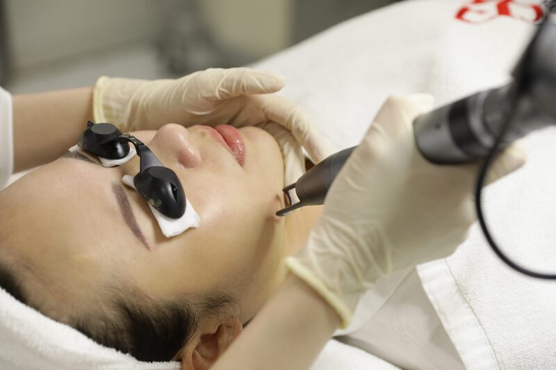 Không nên uống thuốc trị nám song song với liệu trình Laser