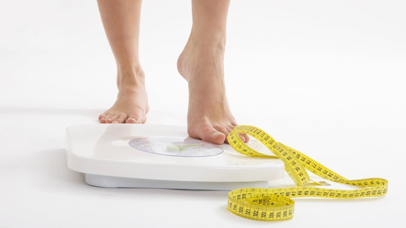 Việc tăng cân bất ngờ cũng là một trong những tác dụng phụ khi cấy que tránh thai