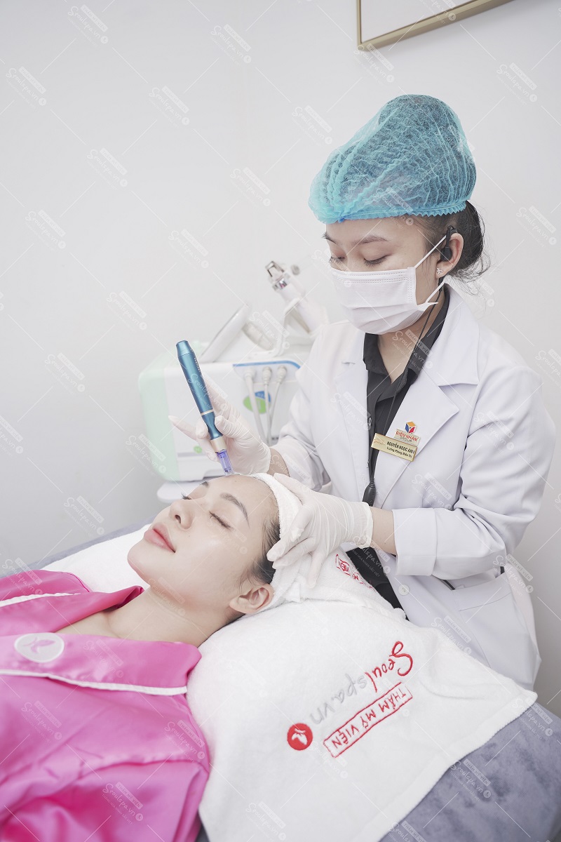 Lăn kim trị mụn có tốt không sẽ phụ thuộc phần lớn vào công cụ và kĩ thuật lăn kim có đảm bảo điều kiện an toàn không