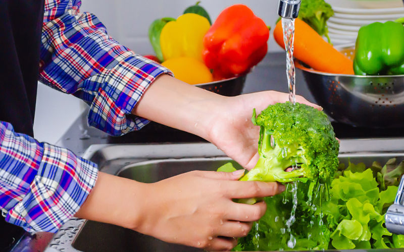 Ăn nhiều rau xanh sẽ giúp da mặt ít xuất hiện mụn hơn