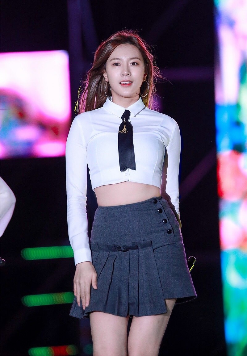 Ca sĩ Hayoung (A Pink) xuất hiện với vòng 1 khủng