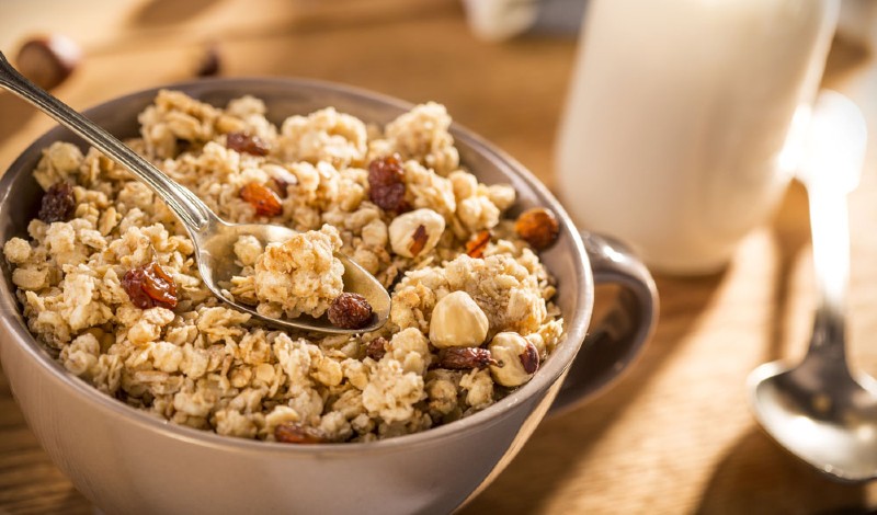 Bạn có thể ăn nhiều hoa quả, ngũ cốc để giúp chân nhanh to hơn