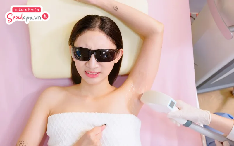 Đối tượng từ 18 tuổi trở lên có thể thực hiện liệu pháp triệt lông Laser công nghệ cao tại spa
