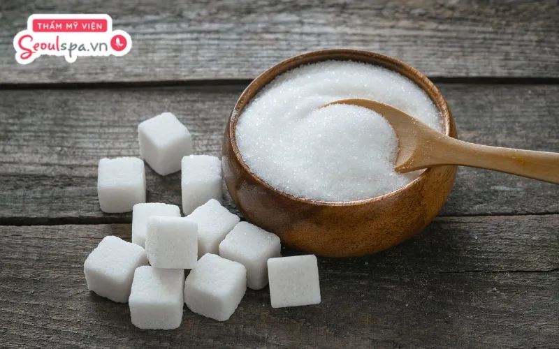 Tẩy tế bào chết vùng nách với đường trắng là cách làm mềm sợi lông và giúp lông dễ rụng