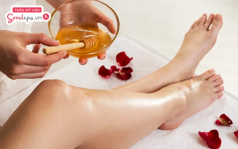 Làm rụng lông vùng kín bằng nguyên liệu thiên nhiên là cách giúp lông yếu dần và rụng khỏi bề mặt da nhanh chóng