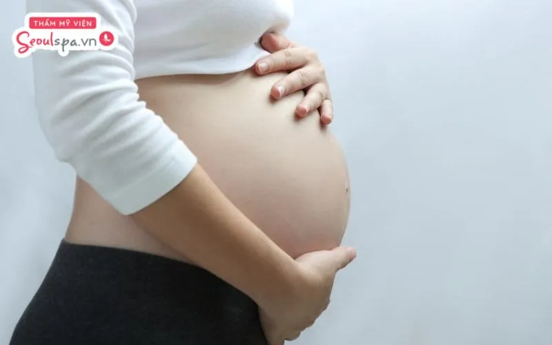 Vào 3 tháng cuối thai kỳ, mẹ bầu có thể thực hiện tỉa gọn lông vùng kín, đặc biệt là trước khi sinh để hỗ trợ quá trình sinh