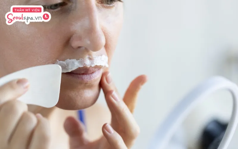 Loại bỏ ria mép bằng kem tẩy lông được đánh giá là phương pháp hiệu quả, không đau rát nhưng không thể loại bỏ tận gốc lông