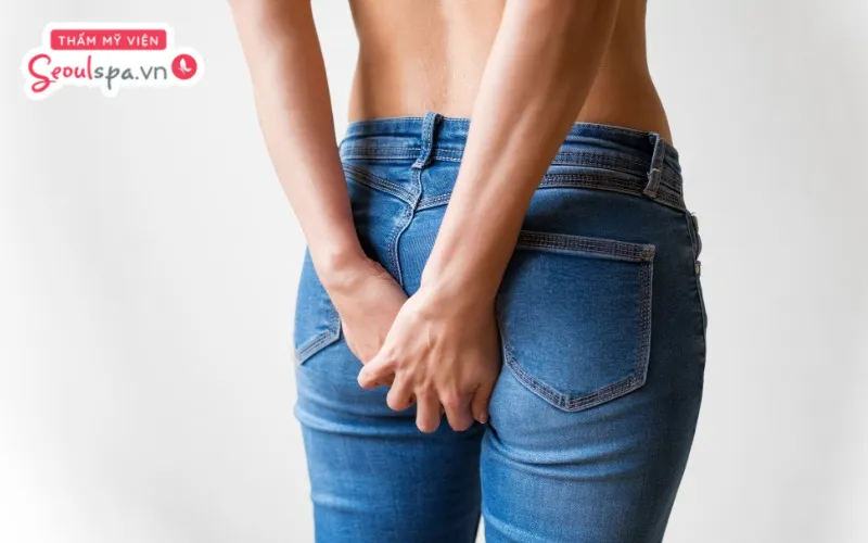Tránh gãi hoặc tác động lực mạnh lên vùng da bikini sau khi triệt lông vì dễ gây trầy xước và tiềm ẩn nguy cơ viêm nhiễm