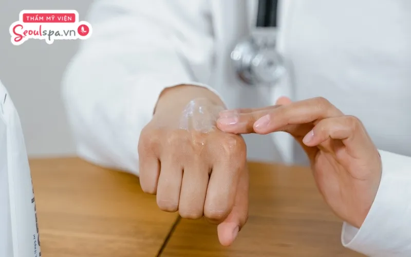 Thăm khám bác sĩ  khi vùng kín có dấu hiệu viêm nhiễm, lan rộng hoặc nổi mụn kéo dài mà không có dấu hiệu dừng lại
