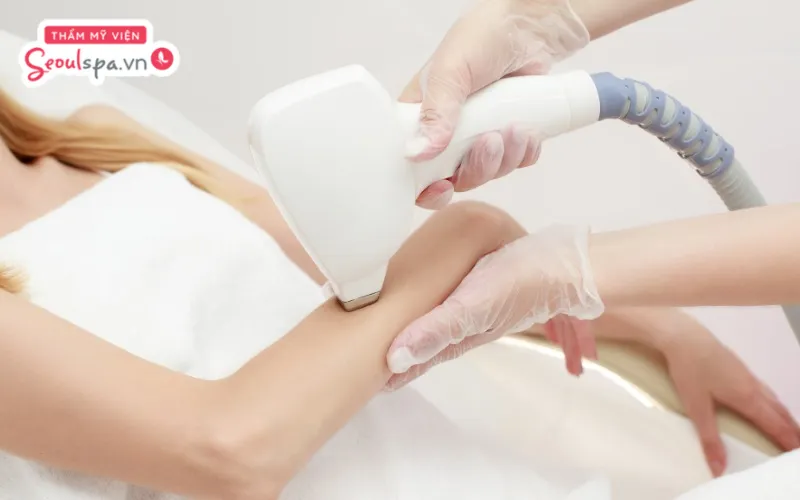 Triệt lông bằng Laser là một trong những công nghệ hiện đại nhất hiện nay giúp giảm thiểu nguy cơ tổn thương da