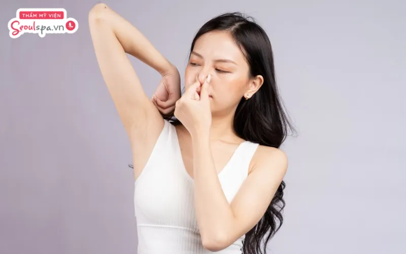 Việc triệt lông sạch sẽ định kỳ là cách giảm mật độ lông mọc dày, từ đó giúp da luôn khô thoáng và giảm mùi hiệu quả