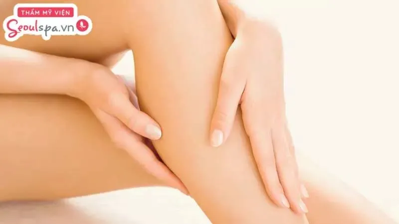 Thực hiện chăm sóc da chân sau khi triệt lông đúng cách được xem là bước quan trọng để ngăn ngừa viêm nang lông