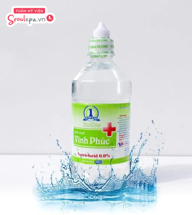 Sử dụng nước muối sinh lý vệ sinh vùng kín đúng cách là cách làm sạch da và kháng khuẩn vùng kín hiệu quả