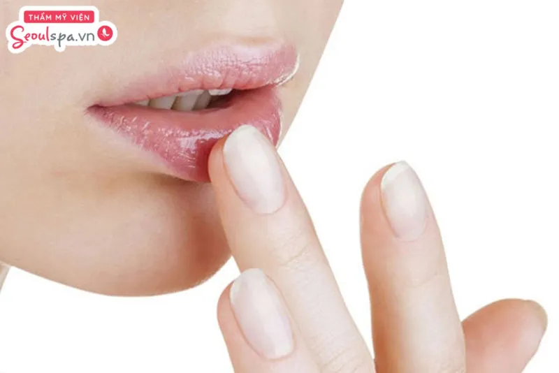 Cần tuân thủ cách chăm sóc sau phun môi không ủ tê để môi lên màu chuẩn