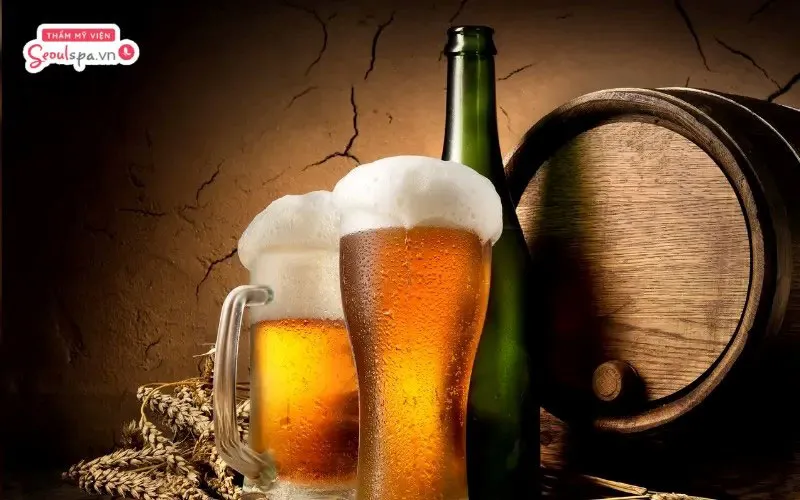 Không nên uống bia trong giai đoạn môi đang hồi phục sau phun xăm vì dễ tiềm ẩn nhiều nguy cơ viêm nhiễm và kích ứng