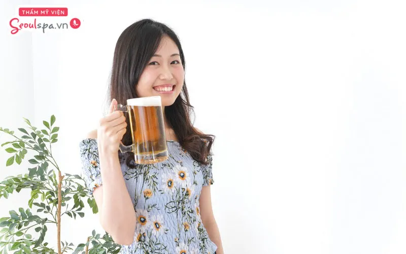 Kiêng uống bia và các thức uống có cồn trong khoảng 1 tháng cho đến khi môi phục hồi và ổn định hoàn toàn