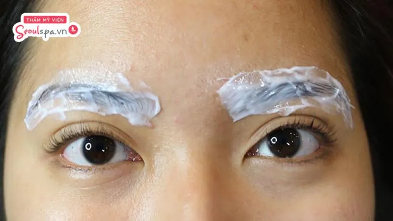 Sử dụng thuốc ủ tê trong quá trình phun xăm có thể tiềm ẩn nguy cơ ảnh hưởng sức khỏe của mẹ và bé