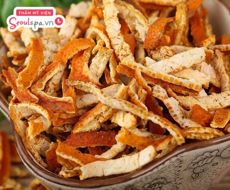 Thực hiện cách làm vùng nách hết sần sùi với vỏ cam giúp vùng da dưới cánh  tay mềm mại và ngăn ngừa nguy cơ khô ráp