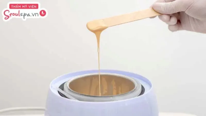 Đun nóng sáp ong hoặc sáp wax được cho là cách loại bỏ lông tận gốc giúp làm chậm quá trình lông mọc lại hiệu quả