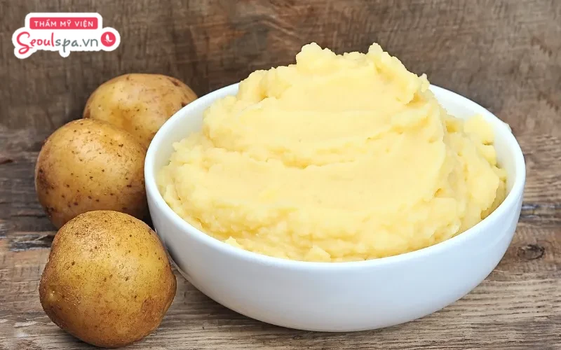 Tẩy lông chân bằng khoai tây nghiền là cách giúp lông chân rụng an toàn mà không tiềm ẩn nguy cơ kích ứng