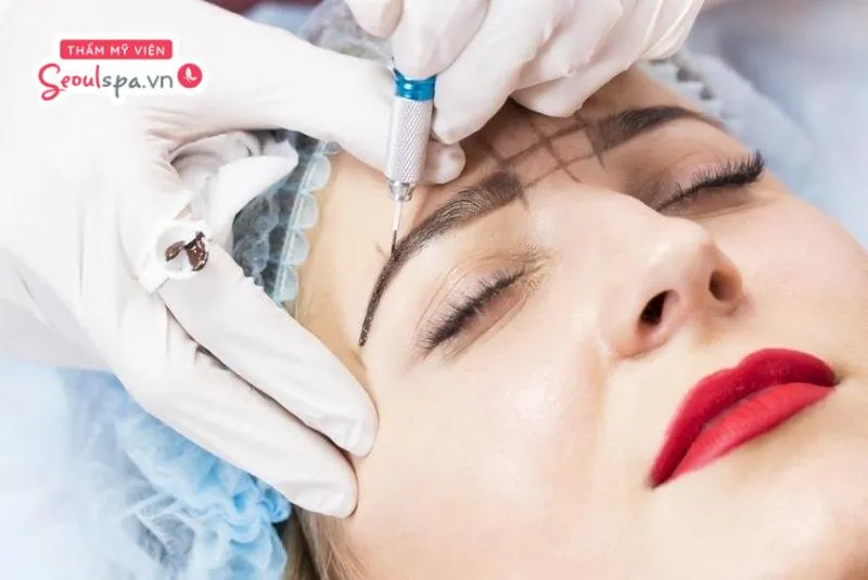 Cả hai phương pháp phun mày tán bột và điêu khắc chân mày đều được đánh giá cao về tính an toàn 