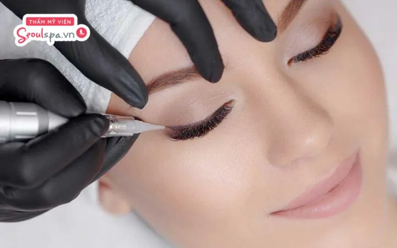 Phun xăm mí mắt là phương pháp làm đẹp giúp tạo đường viền mí sắc sảo và khắc phục mí mờ nhạt hiệu quả