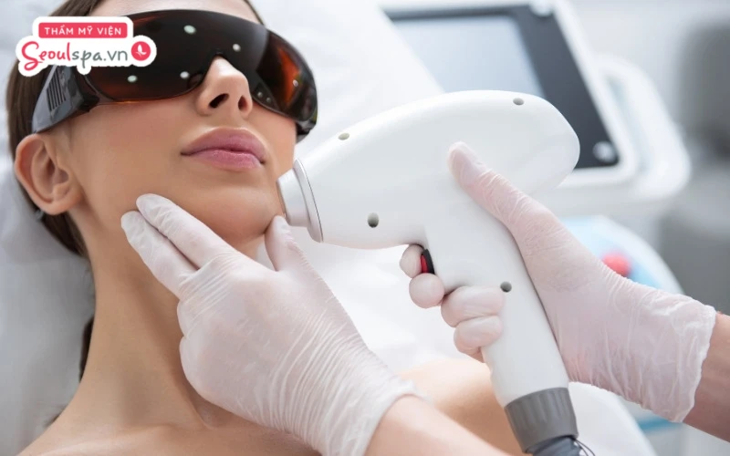 Dựa vào tình trạng lông và da của từng người mà bạn có thể cân nhắc nên triệt lông mặt không