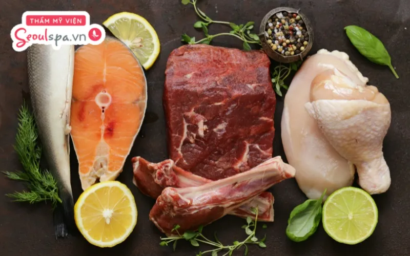 Kiêng toàn bộ các thực phẩm dễ gây dị ứng vết thương hở như thịt gà, thịt bò, hải sản vì dễ gia tăng nguy cơ viêm nhiễm