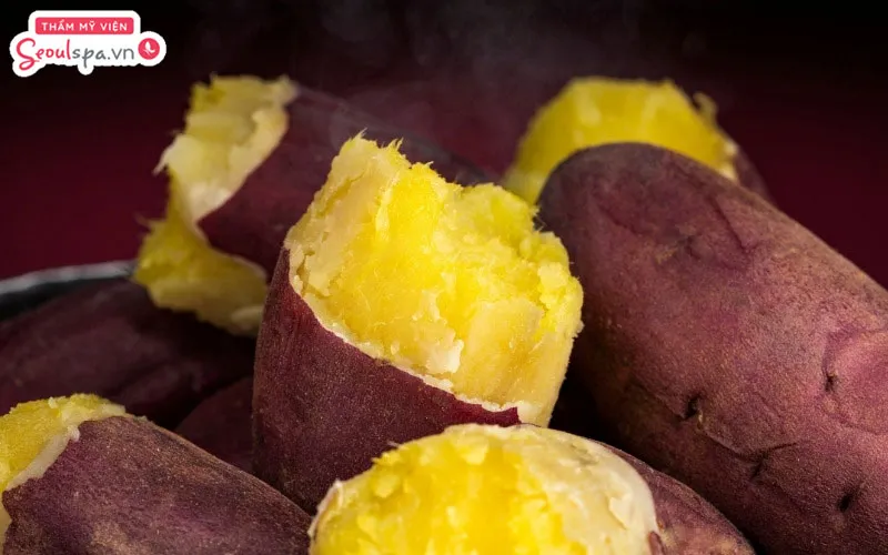 Ưu tiên ăn khoai luộc sau phun môi để giúp giữ trọn dưỡng chất có lợi cho quá trình môi phục hồi