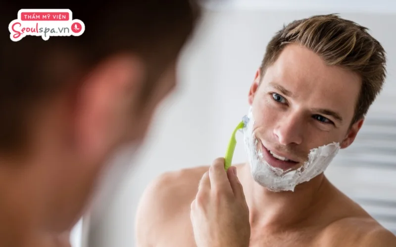 Độ tuổi phù hợp để cạo lông an toàn ở nam giới thường bắt đầu từ sau 18 tuổi khi hormone đã phát triển dần ổn định
