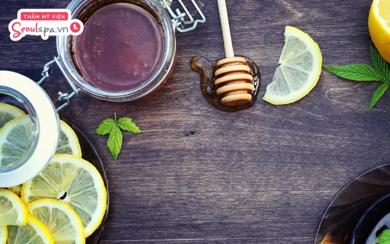 Sử dụng mật ong, chanh và đường là hỗn hợp tẩy lông an toàn tại nhà được nhiều mẹ bầu đánh giá cao về hiệu quả