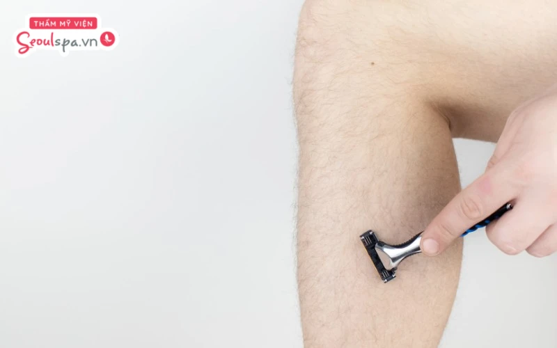 Việc cạo lông sai kỹ thuật không chỉ khiến da dễ tổn thương mà còn ảnh hưởng đến quá trình lông mọc lại sau khi cạo