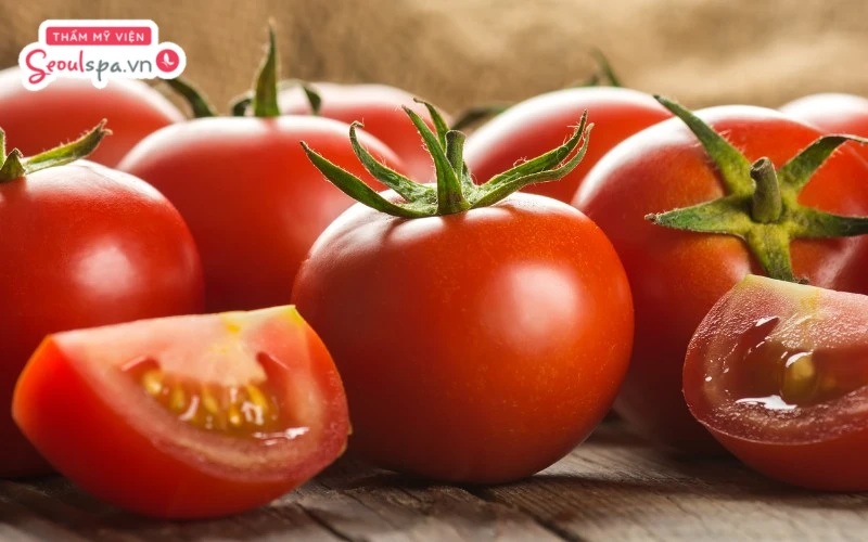 Tẩy lông bằng cà chua giúp hỗ trợ đẩy lùi thâm sạm đồng thời làm suy yếu gốc nang lông hiệu quả