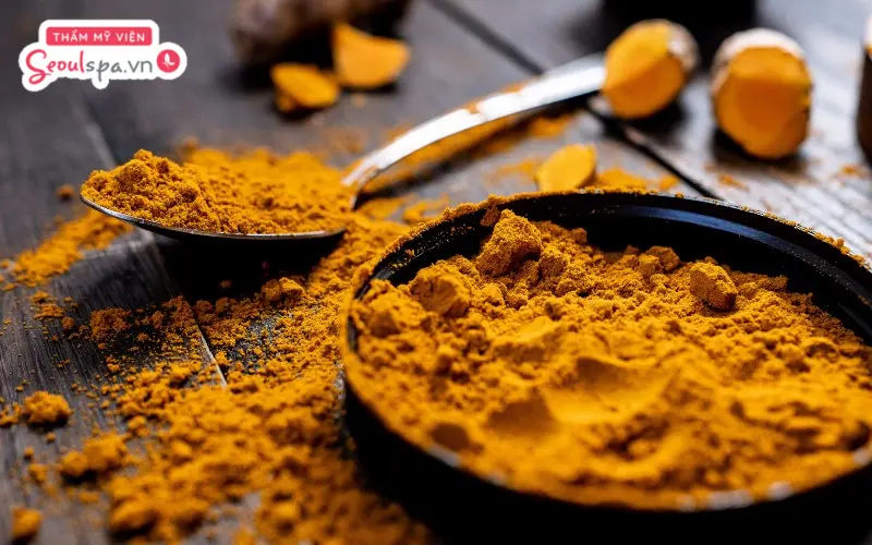 Hỗn hợp bột nghệ và sữa tươi không đường giúp đem lại hiệu quả ức chế quá trình lông rụng khỏi bề mặt da hiệu quả