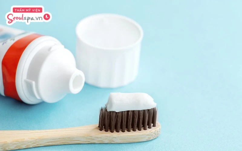 Sử dụng kem đánh răng đúng cách có thể giúp làm mềm sợi lông và đạt hiệu quả loại bỏ lông khỏi da dễ dàng hơn