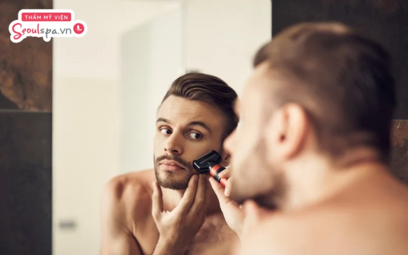 Tránh cạo râu vào buổi tối vì đây là thời điểm da cần nghỉ ngơi sau một ngày dài và dễ tiềm ẩn nguy cơ tổn thương da