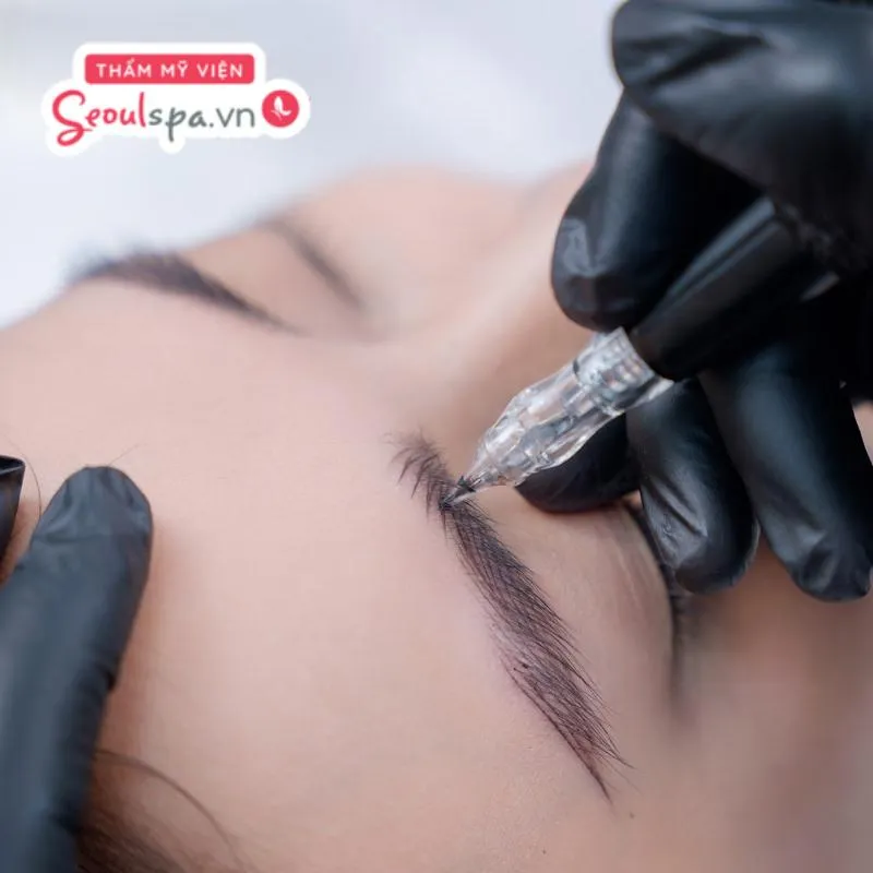 Tay nghề chuyên viên và công nghệ thực hiện là hai yếu tố quan trọng ảnh hưởng trực tiếp điêu khắc chân mày đau không