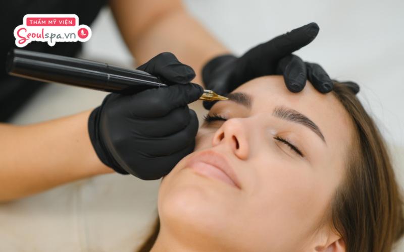 Hairstroke chân mày là kỹ thuật sử dụng máy phun xăm kỹ thuật số tích hợp đầu kim nano siêu mảnh để đi sợi mực chân thực