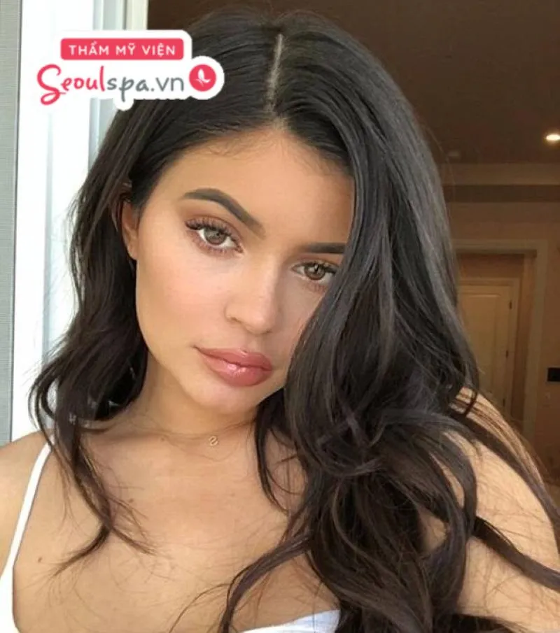 Nữ giới sở hữu chân mày xếch thường dễ gặp trắc trở trong hôn nhân bởi tính cách quá độc lập và mạnh mẽ