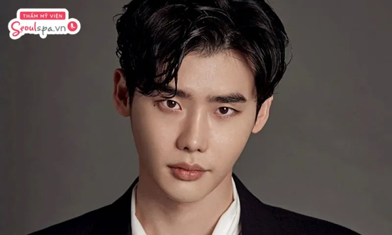 Màu nude là tone màu trầm phù hợp để che khuyết điểm môi thâm xỉn màu ở nam giới hiệu quả