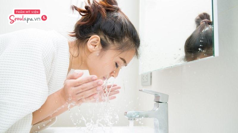 Tránh để chân mày dính nước trong 1 - 2 tuần đầu sau điêu khắc chân mày vì dễ làm ảnh hưởng đến quá trình mày hồi phục